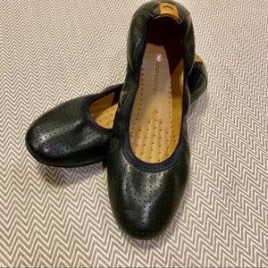 Clark’s artisanal leather ballet flats